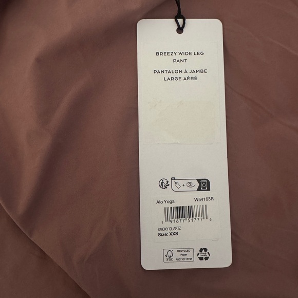 ALO Yoga Breezy Wide Leg Pant in Smoky Quartz (Long) - Picture 4 of 4